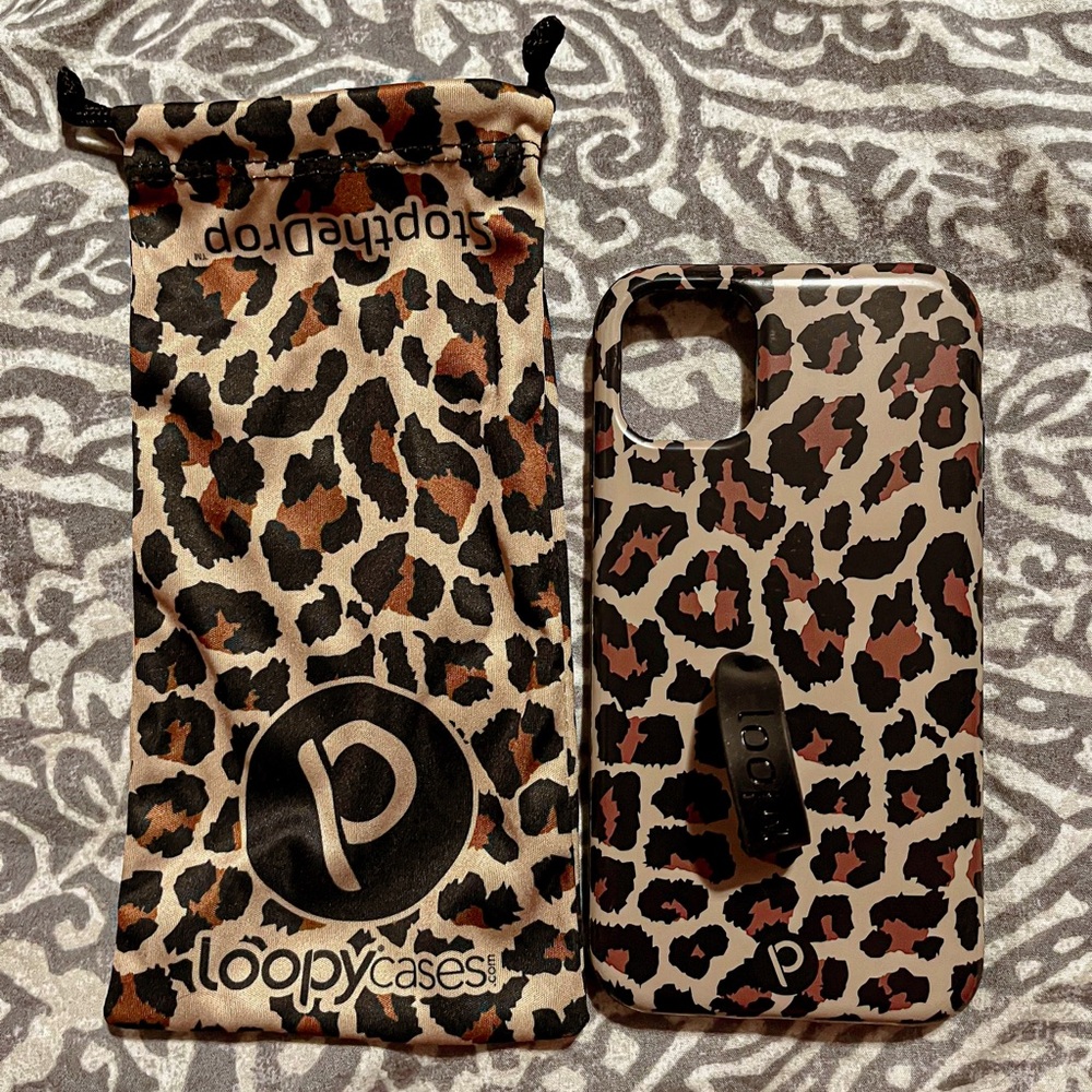iPhone 11 Leopard Loopy phone case